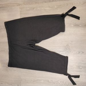 Twiggy London Gray Capris Leggings Size 2X
